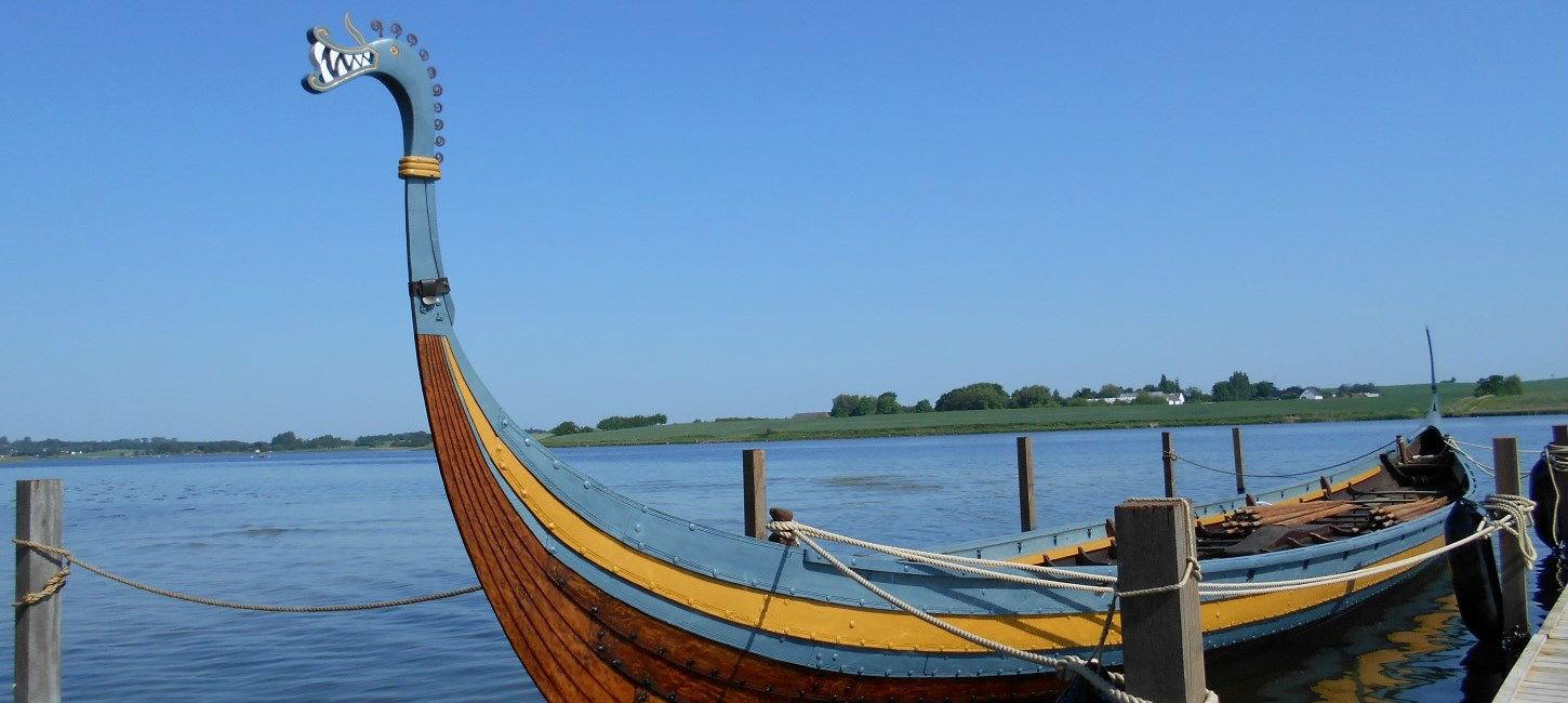 Vikingeskib ved Ladby Museet